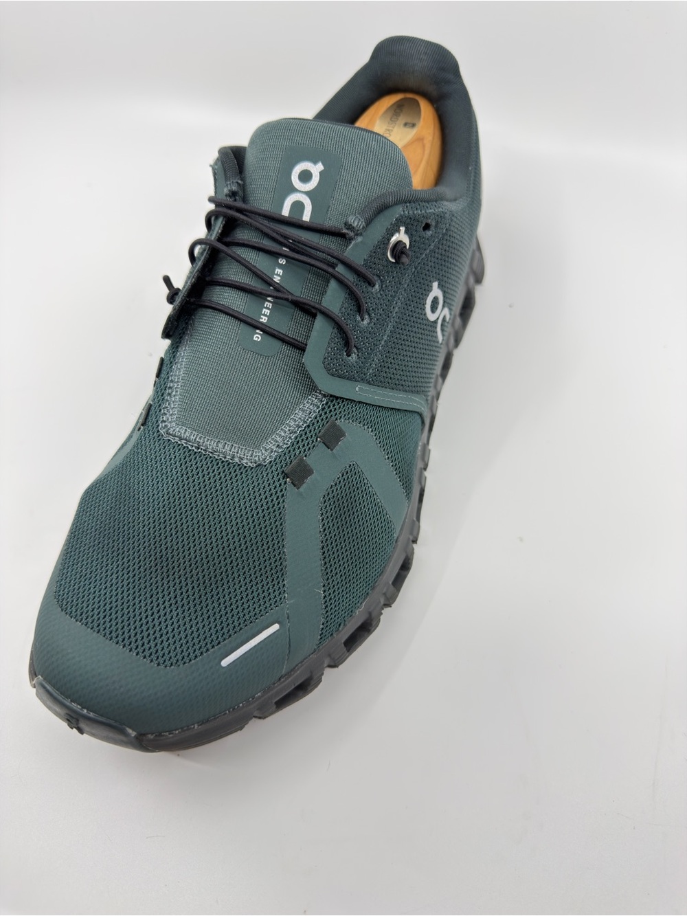 On Cloud 6 sneakers in the olive and evergreen colorway, on running SZ 11 Men’s - Picture 6 of 9